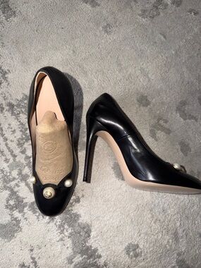 Gucci Black Leather Stiletto Pumps with Pearl Buttons